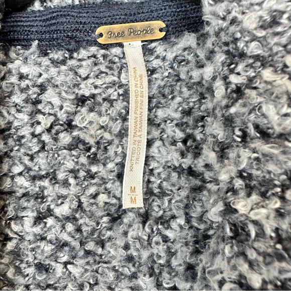 Free People Women’s Fuzzy BFF Gray Cardigan Sweater Oversized Size M - Picture 7 of 7